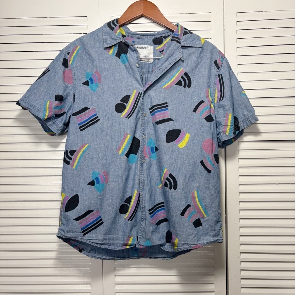 Take Pride Button Up Chambray Shirt Blue Short Sleeves LGBTQ Flags Collar Size M